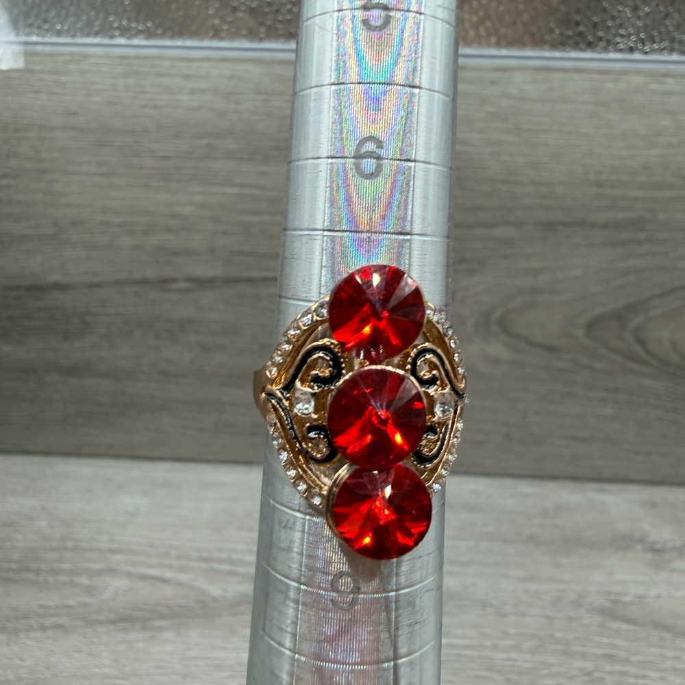 Elegant Red and Gold Tone Women's Ring